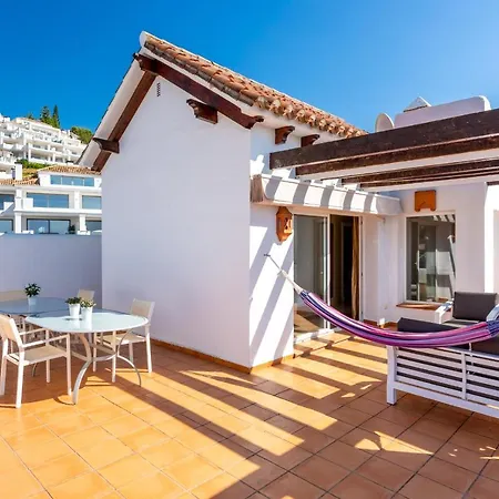 Tortugas - Luxury Penthouse With Sea Views & Jacuzzi 마르베야